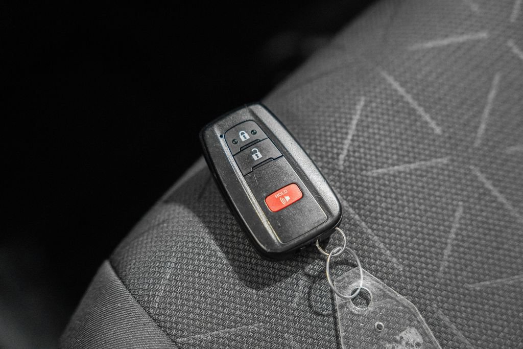 Used 2025 Toyota RAV4 XLE AWD/4WD image 41