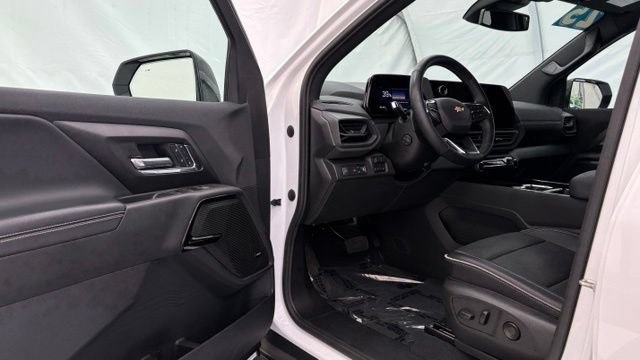Used 2025 Chevrolet Silverado EV LT AWD/4WD image 33