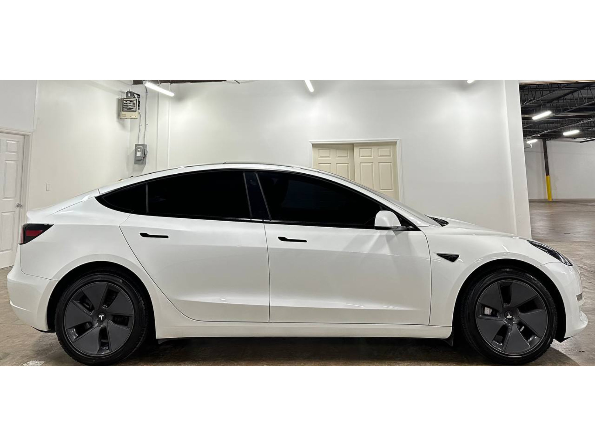 Used 2023 Tesla Model 3 Standard Range RWD image 9