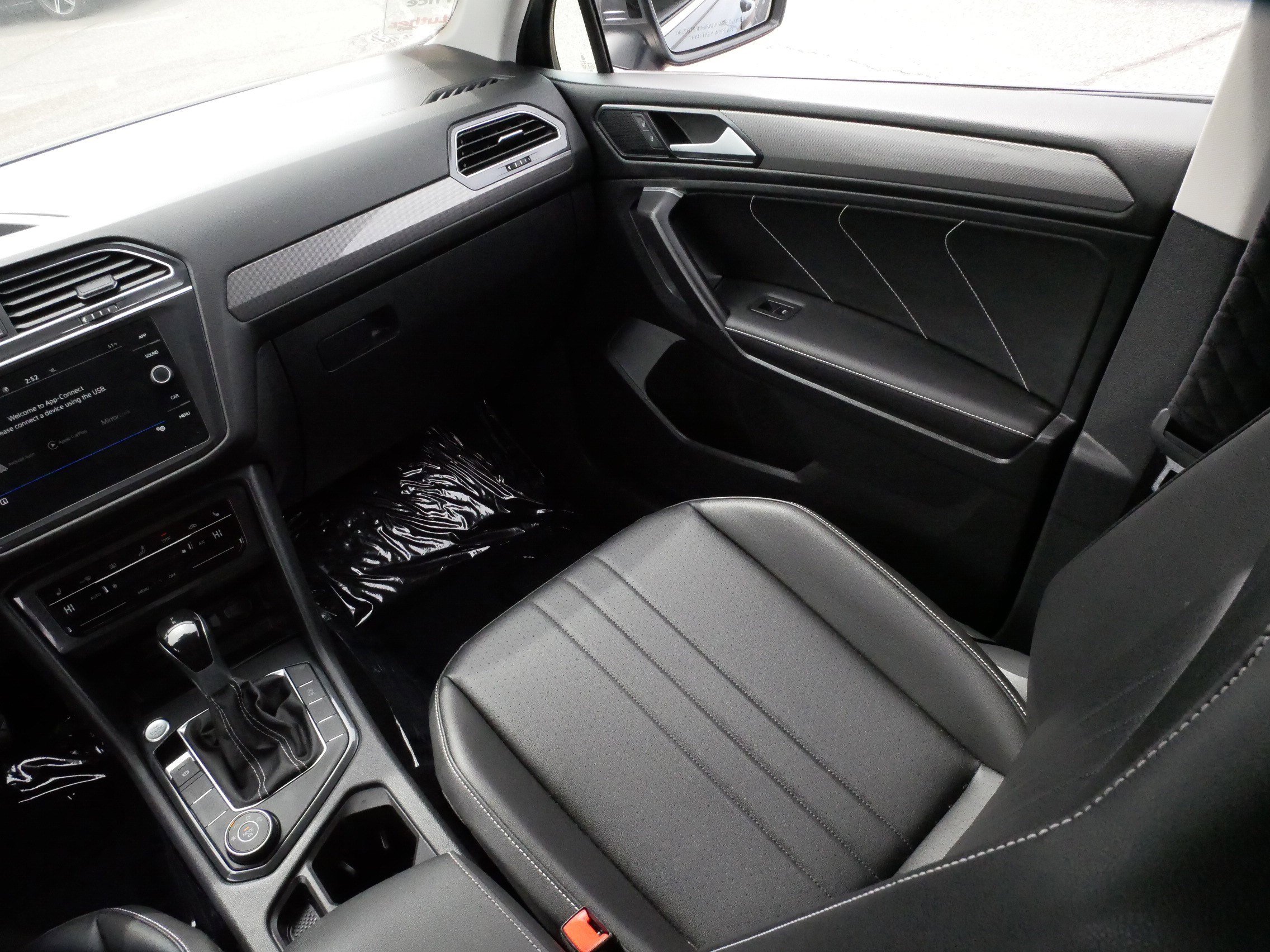 Certified 2023 Volkswagen Tiguan SE image 11