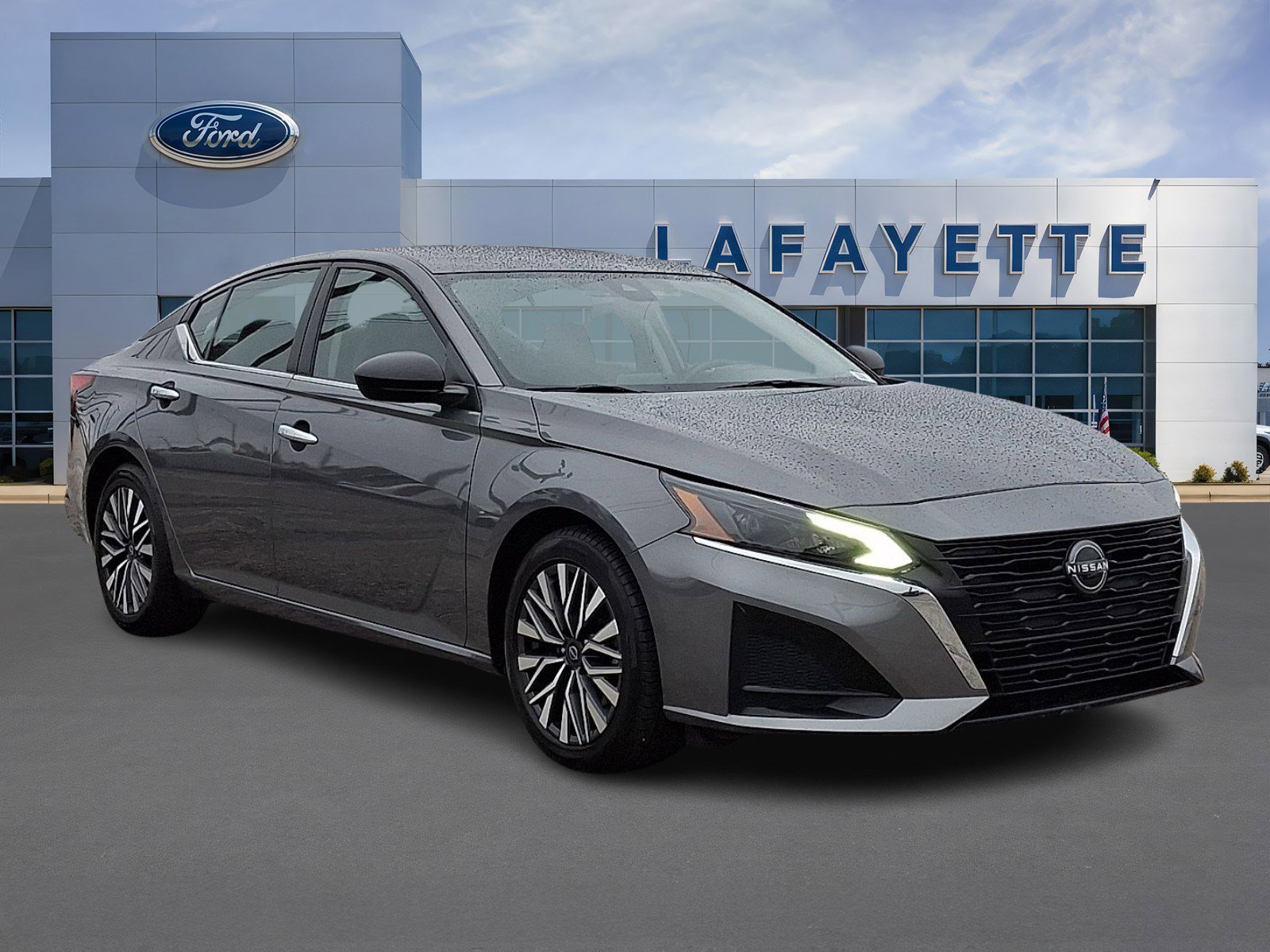 Used 2024 Nissan Altima 2.5 SV image 1