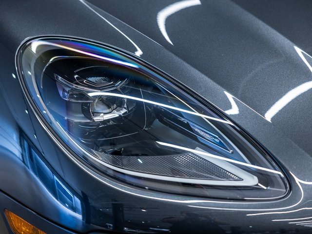 Certified 2025 Porsche Macan image 13