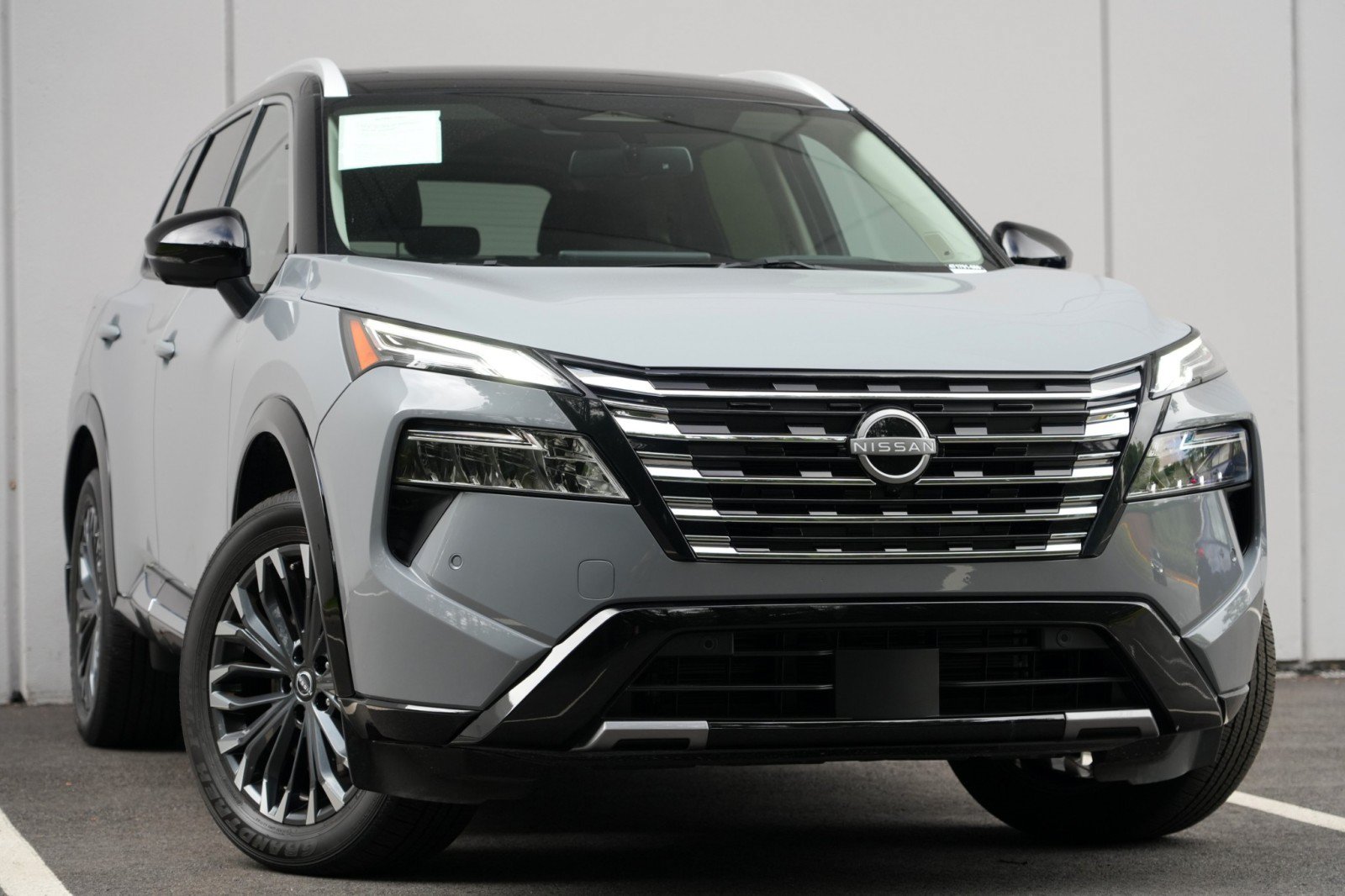 Used 2025 Nissan Rogue Platinum w/ Tech Package AWD/4WD image 2