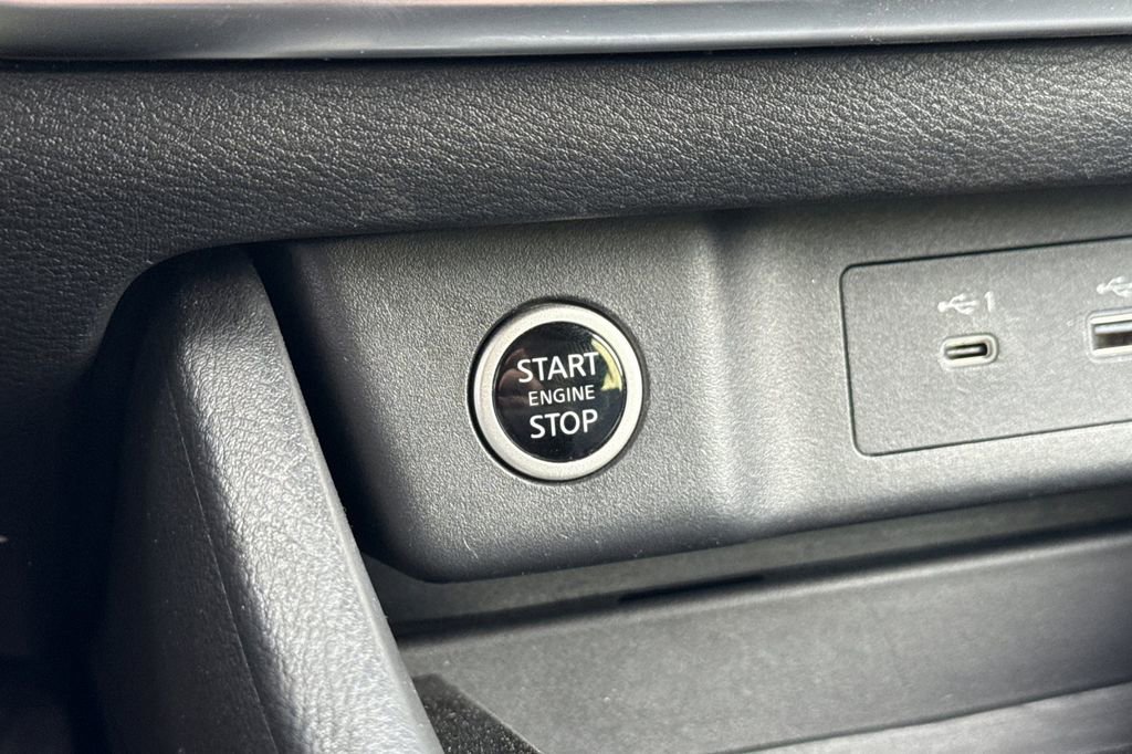 Used 2023 Nissan Rogue SV image 22