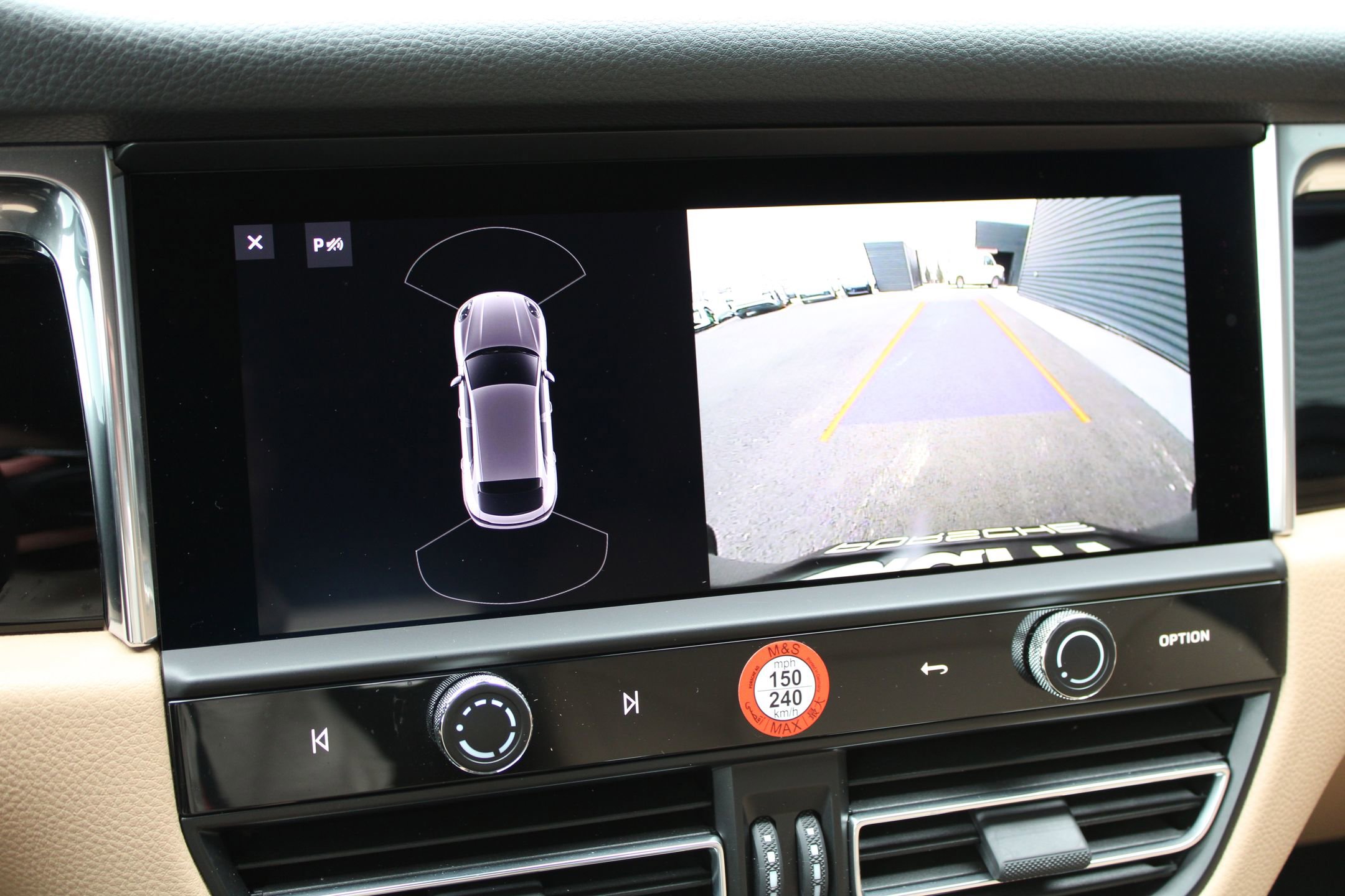 Used 2025 Porsche Macan image 17