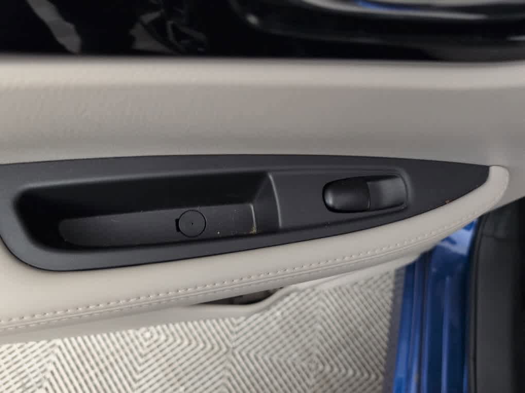 Used 2022 Nissan Rogue Sport SL w/ Premium Package FWD image 22
