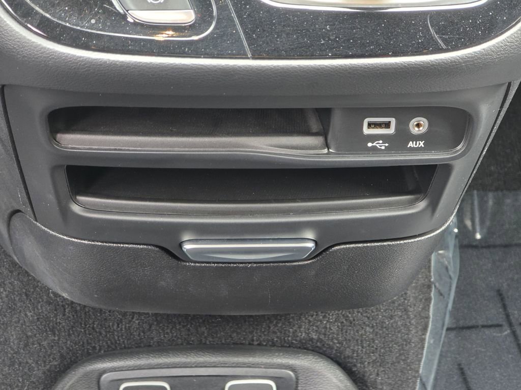 Used 2020 Chrysler Pacifica Touring w/ S Appearance Package image 36