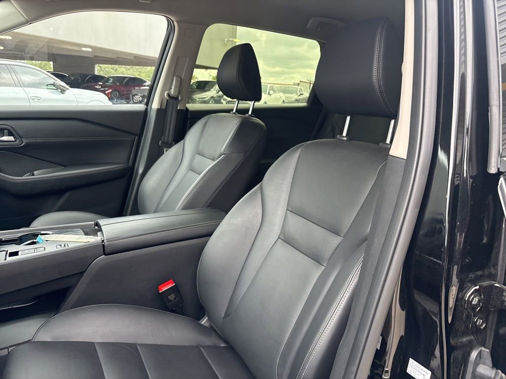 Used 2024 Nissan Rogue SL FWD image 13
