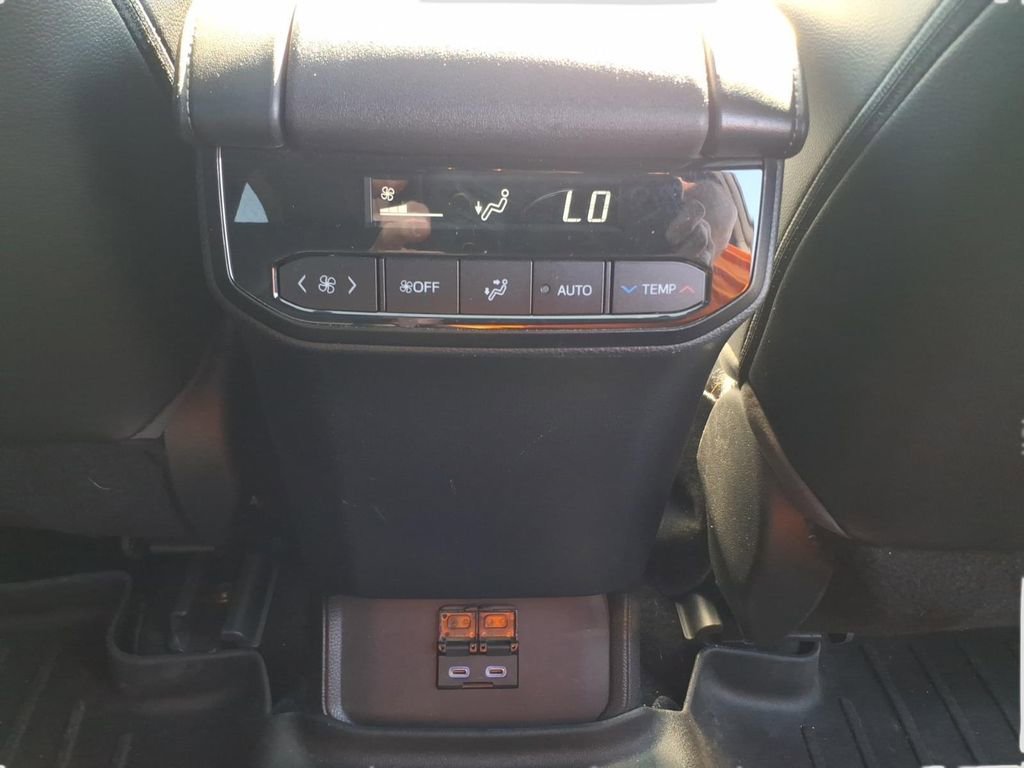 Used 2022 Toyota Highlander XSE image 15