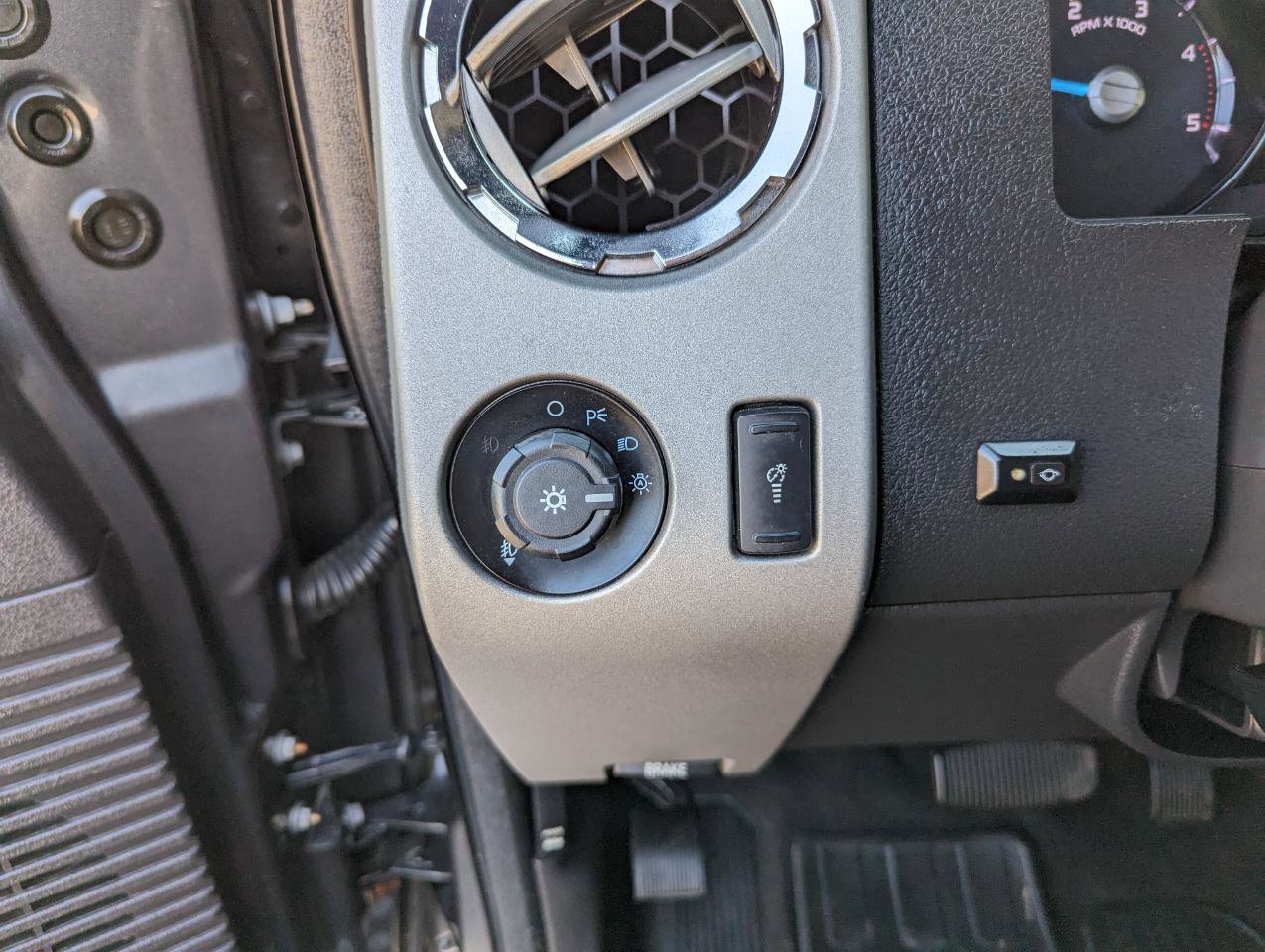 Used 2015 Ford F350 Lariat w/ Lariat Ultimate Package image 14