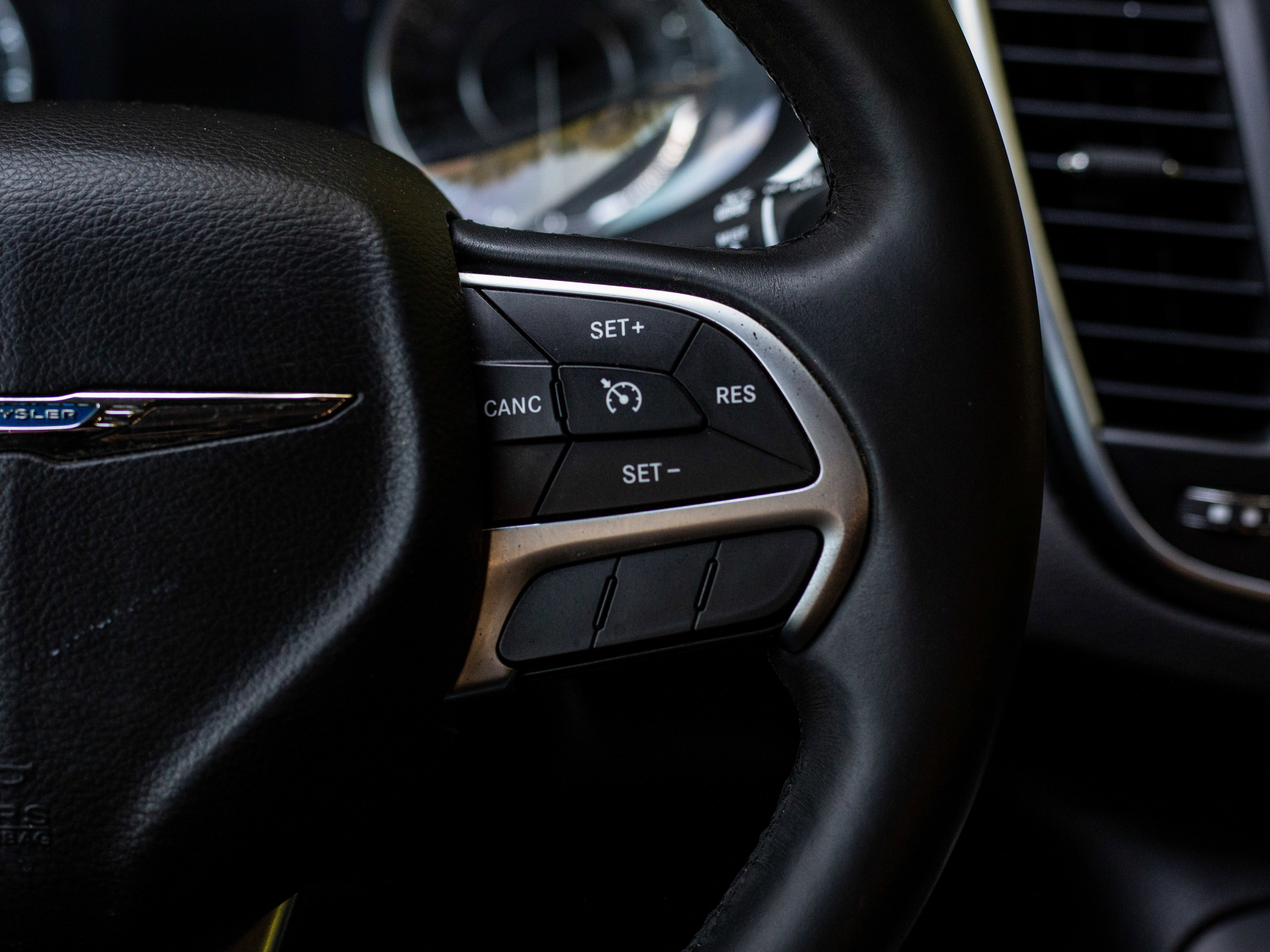 Used 2017 Chrysler 200 Limited Platinum image 8