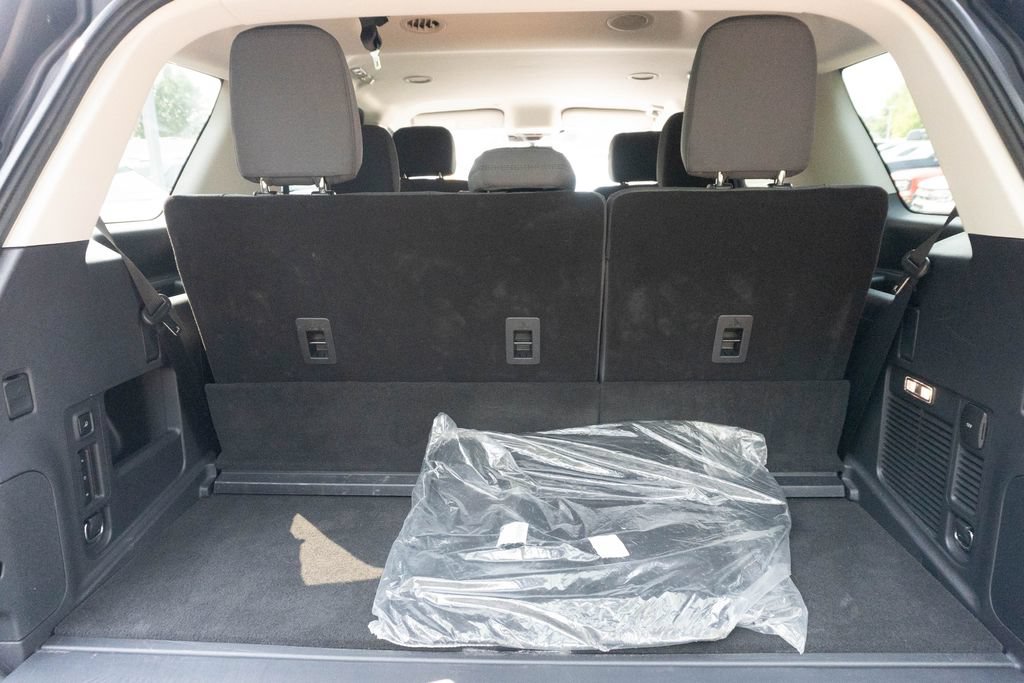 Used 2025 Ford Expedition Active RWD image 13