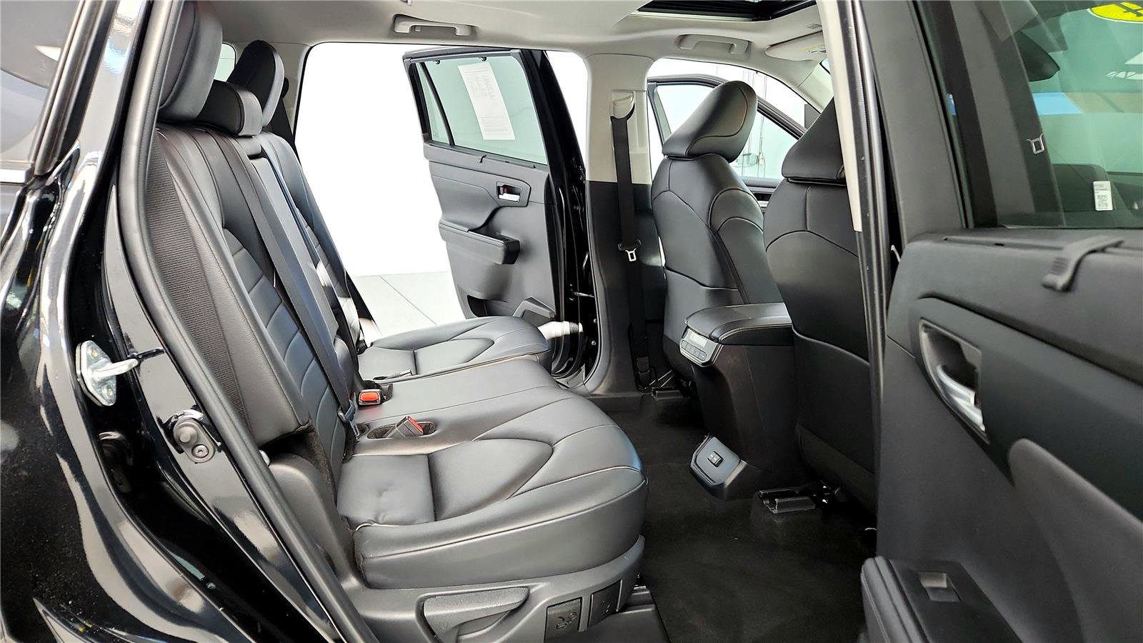 Certified 2024 Toyota Highlander XLE image 18