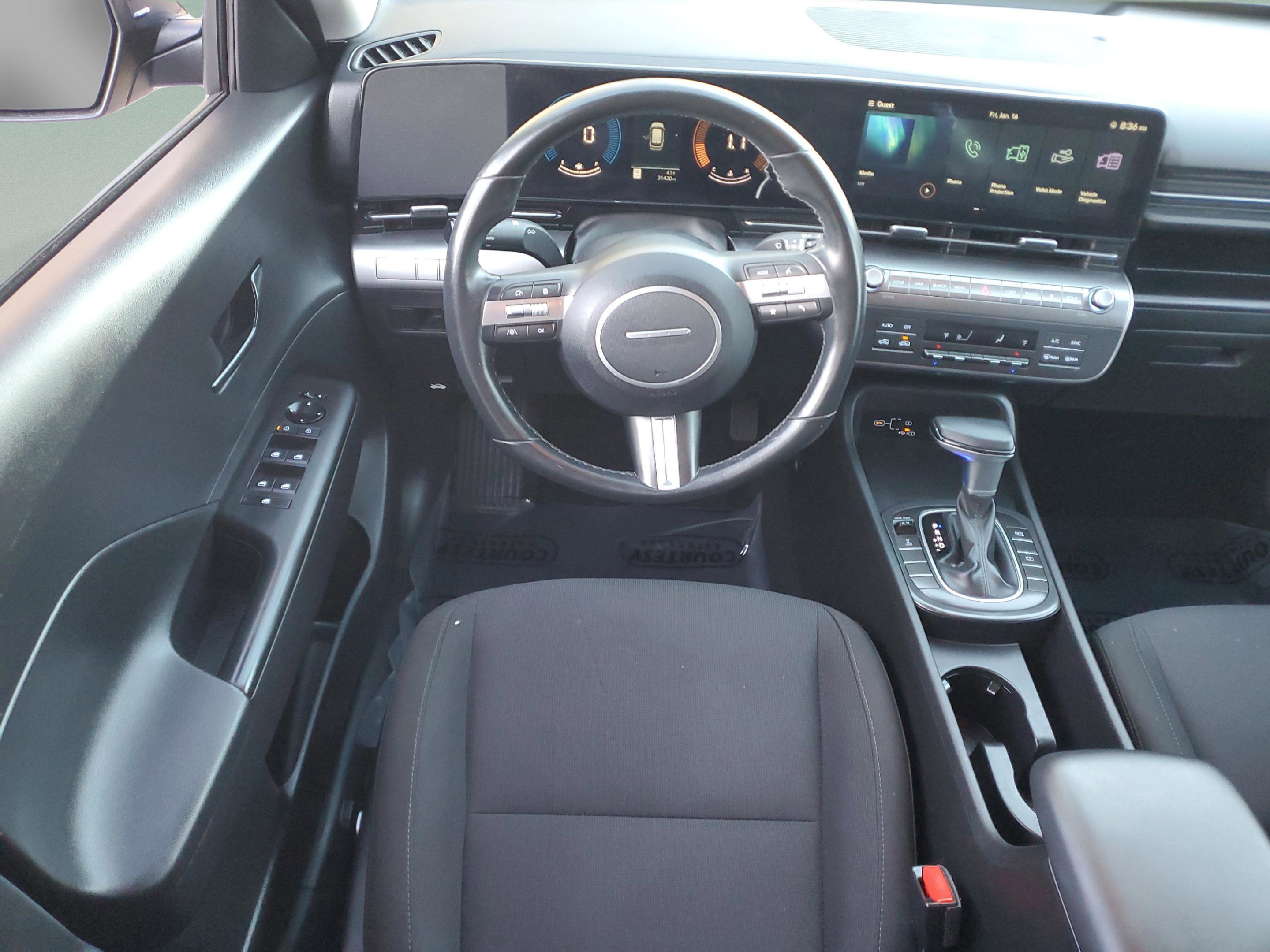 Used 2025 Hyundai Kona SEL image 13