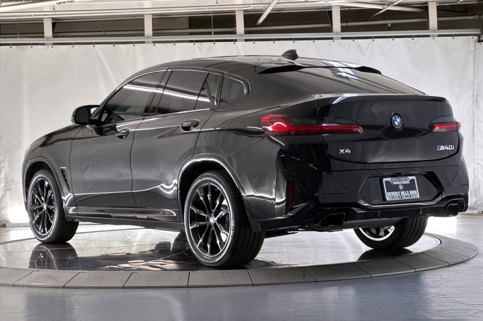 Certified 2025 BMW X4 M40i w/ Premium Package AWD/4WD image 3