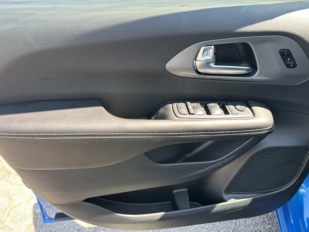 New 2027 Chrysler Pacifica Limited AWD/4WD image 13