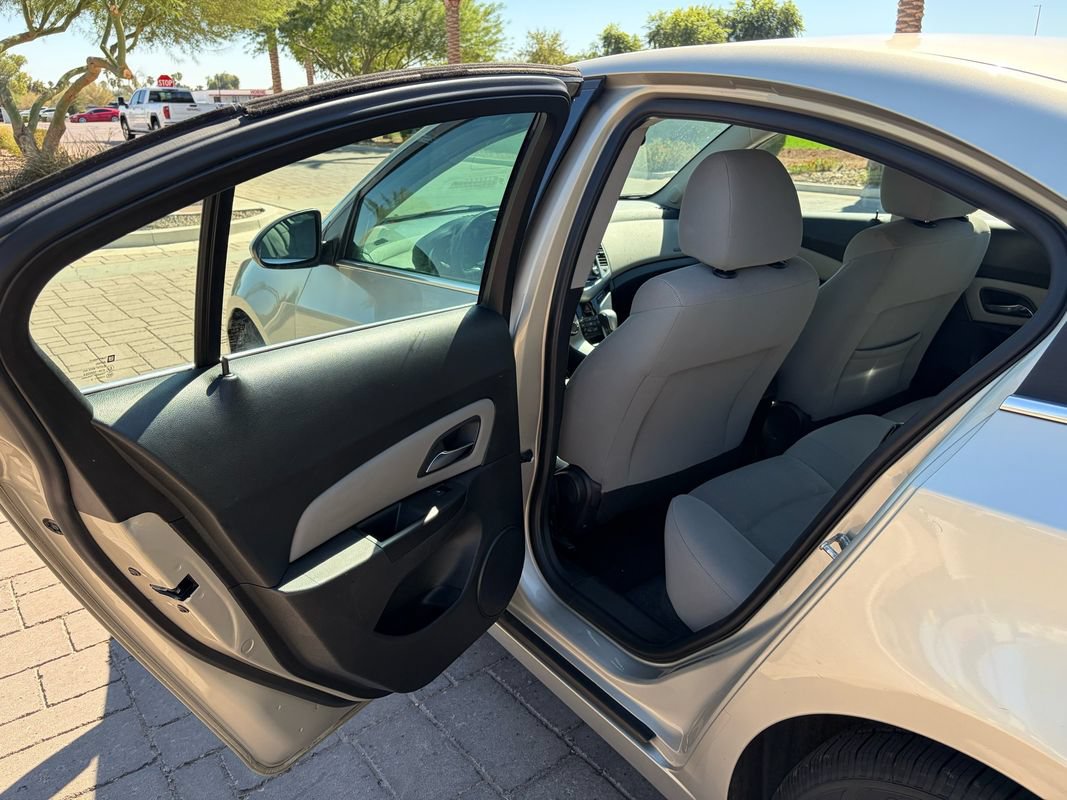 Used 2014 Chevrolet Cruze LT FWD image 10