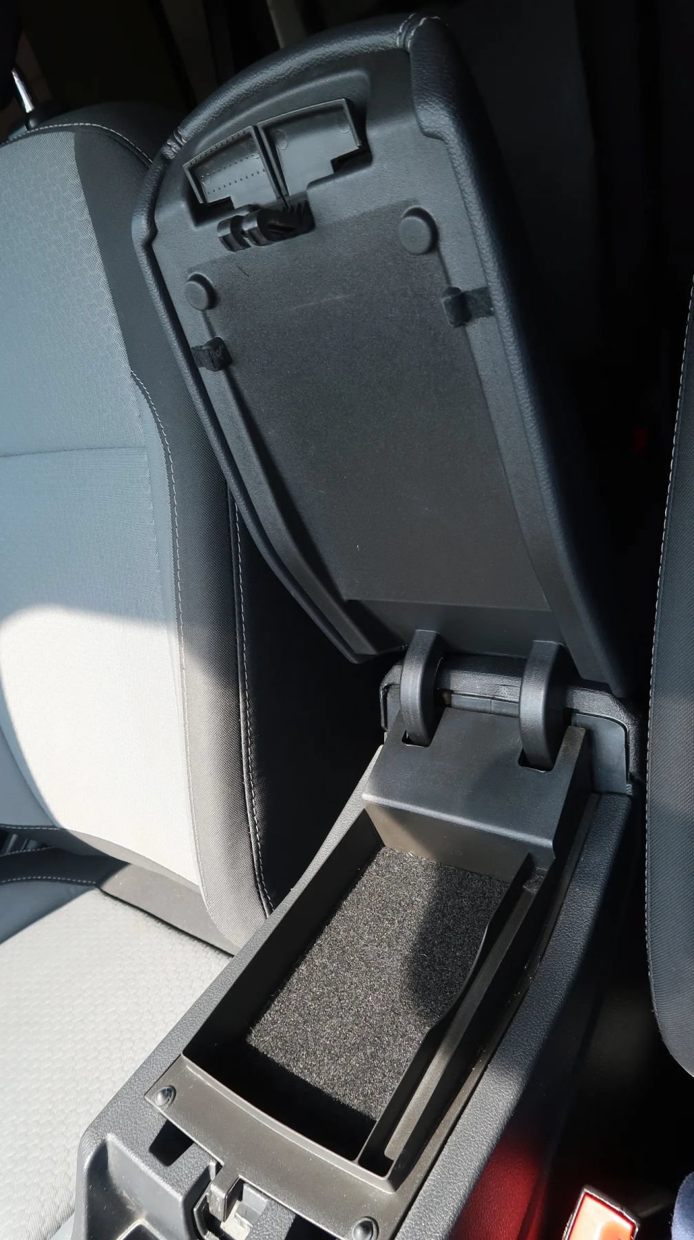 Used 2019 Ford Escape SE FWD image 28
