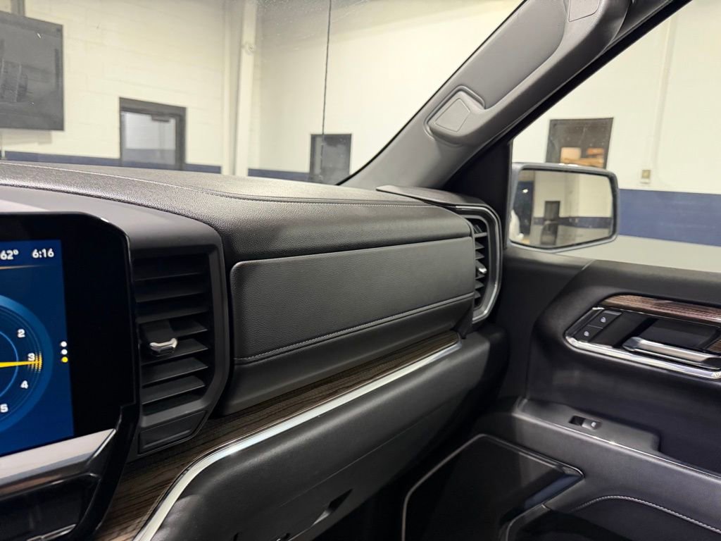 Used 2024 Chevrolet Silverado 1500 LT image 17