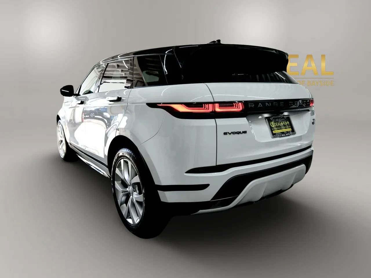 Used 2022 Land Rover Range Rover Evoque R-Dynamic SE image 5