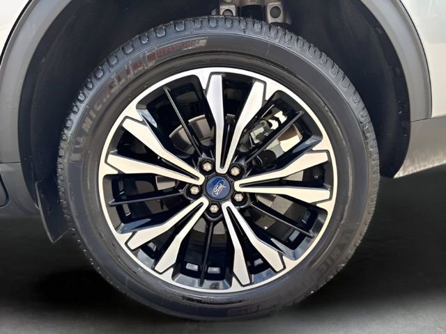 Used 2021 Ford Escape SE w/ SE Sport Appearance Package image 16