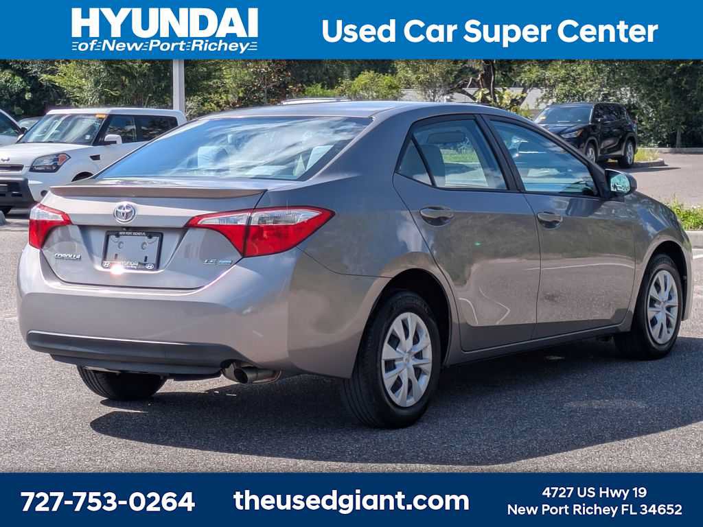 Used 2015 Toyota Corolla LE FWD image 5