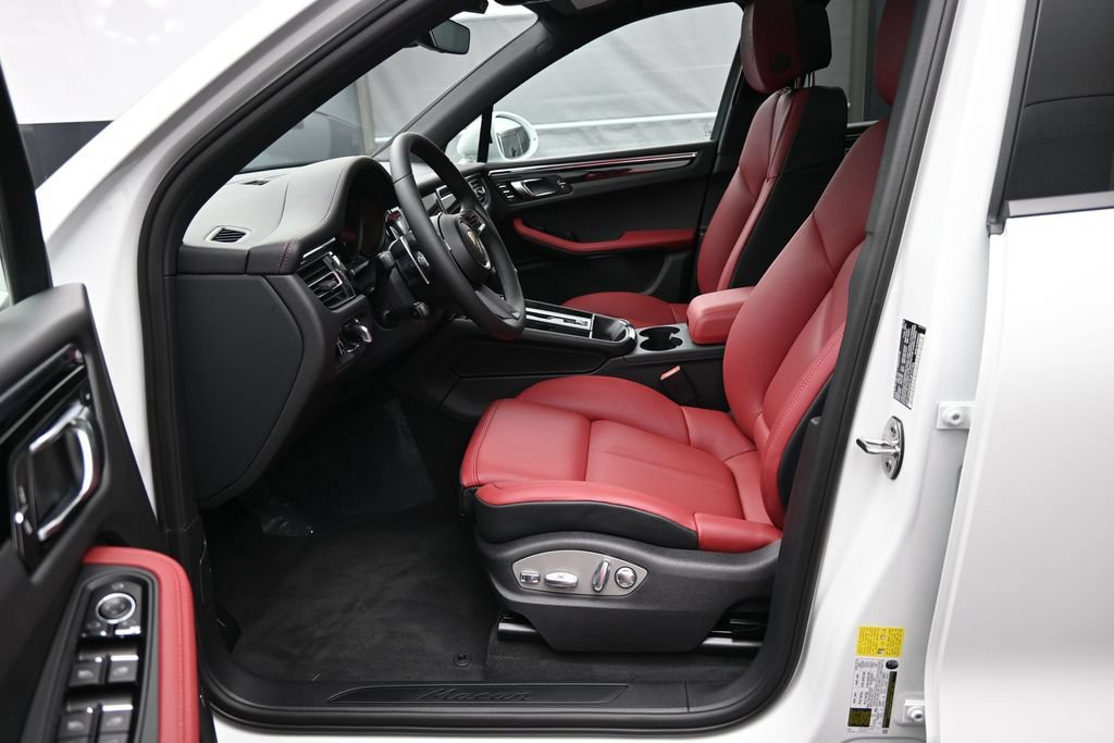 New 2026 Porsche Macan AWD/4WD image 5