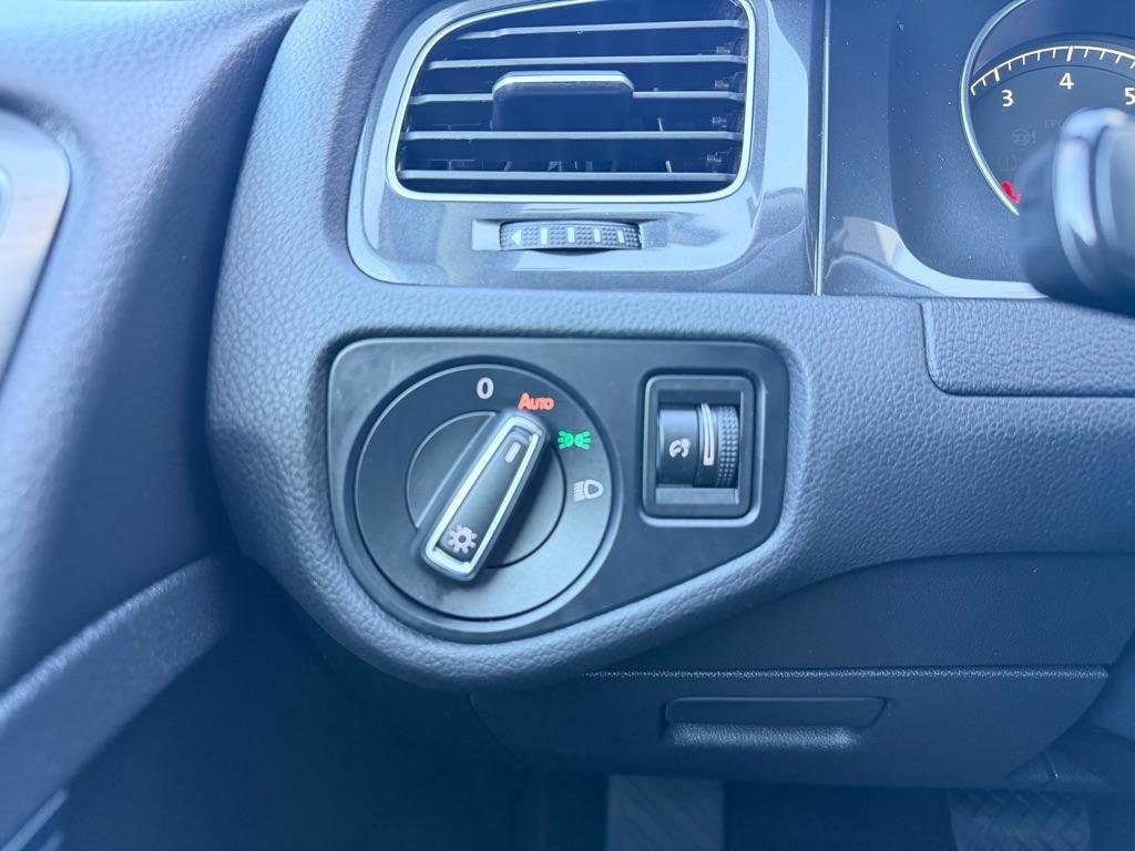 Used 2020 Volkswagen Golf 4-Door image 38