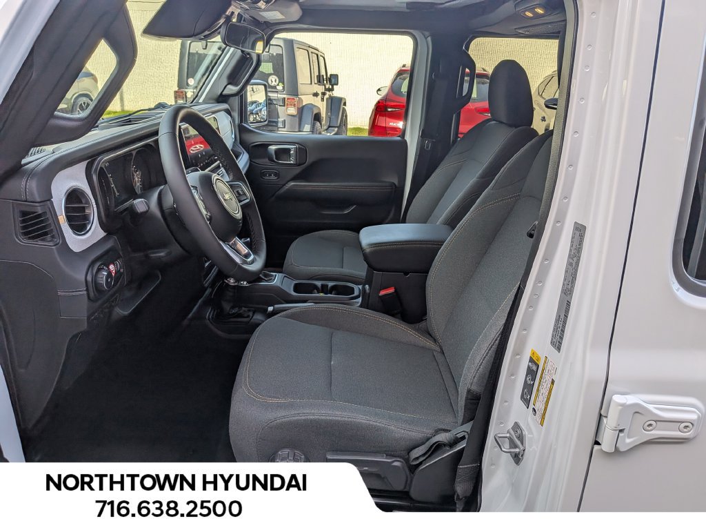 Used 2026 Jeep Wrangler Unlimited Sahara AWD/4WD image 9