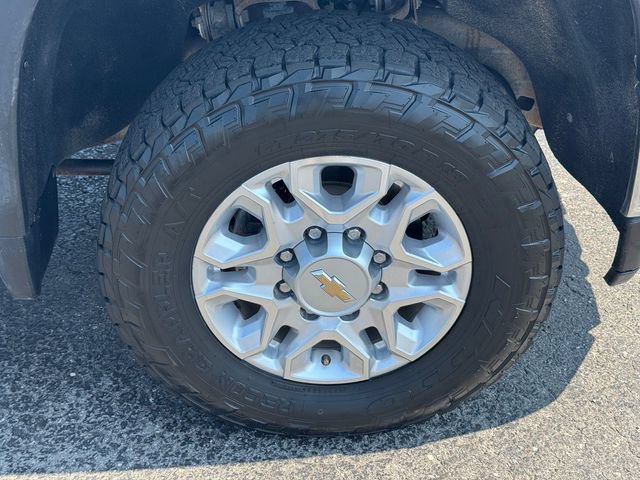 Used 2022 Chevrolet Silverado 2500 LT w/ Convenience Package AWD/4WD image 9