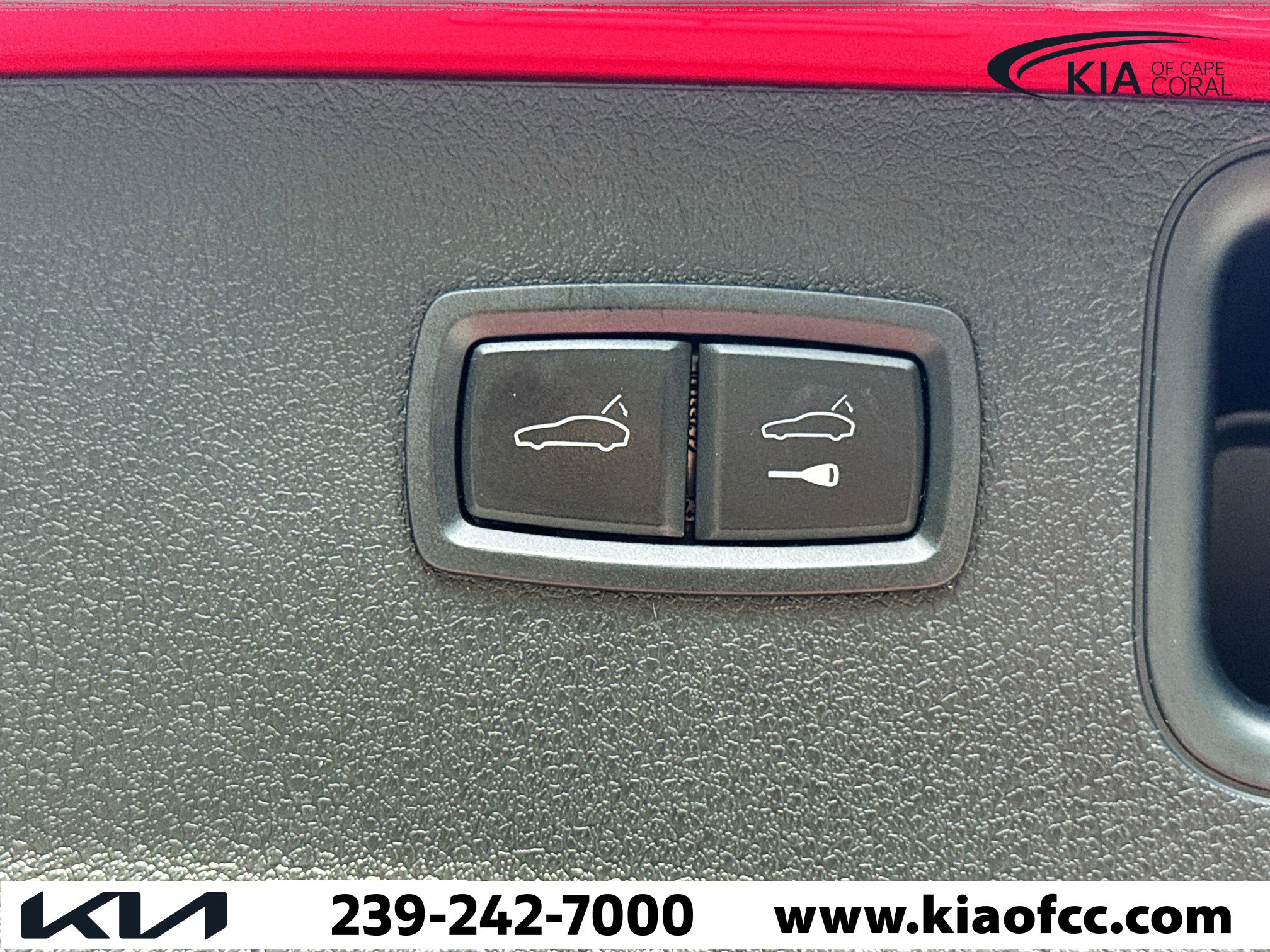 Used 2023 Porsche Macan S image 13