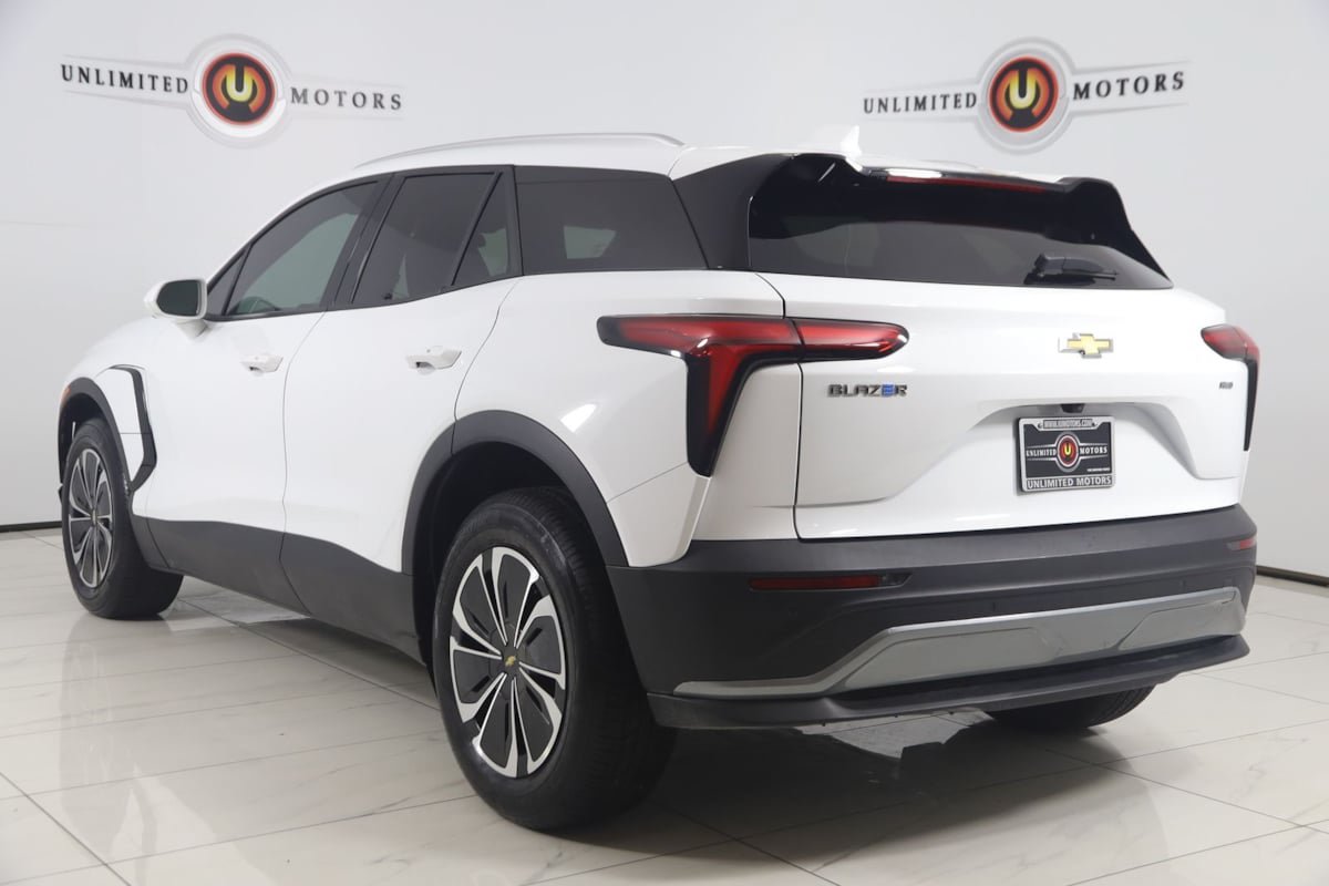 Used 2025 Chevrolet Blazer EV LT AWD/4WD image 4