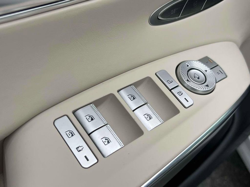 Certified 2023 Genesis GV70 2.5T Select w/ Select Package image 18