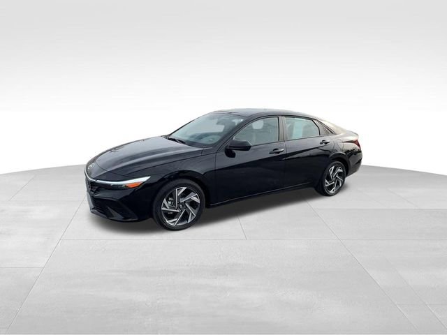Used 2025 Hyundai Elantra SEL image 4