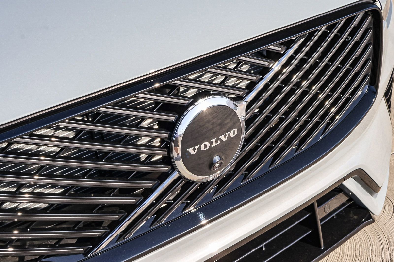 New 2026 Volvo XC60 T8 Ultra w/ Climate Package image 17