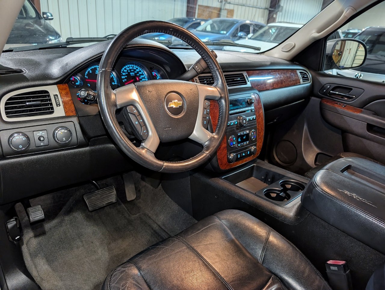 Used 2014 Chevrolet Suburban LT AWD/4WD image 16