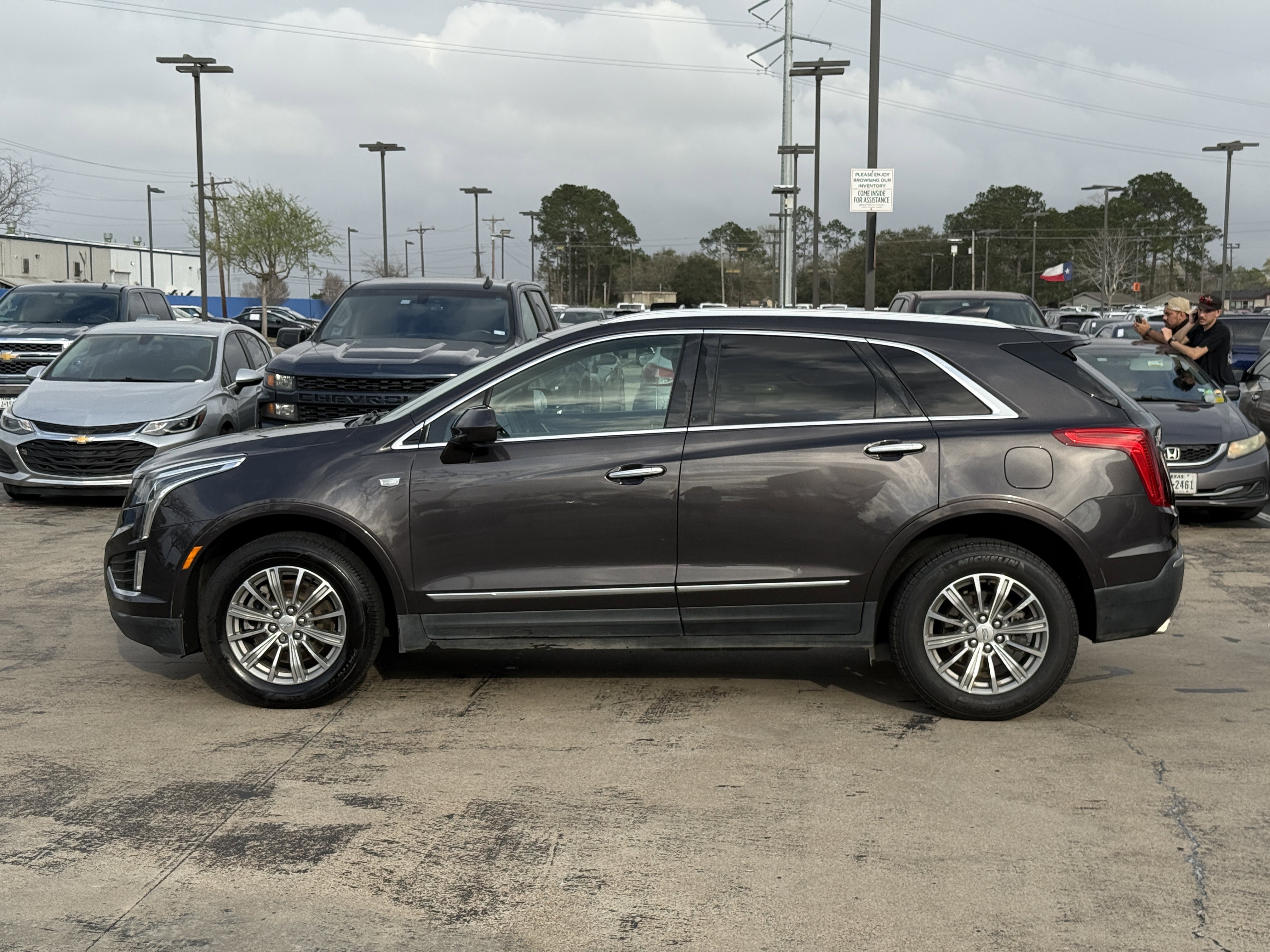 Used 2017 Cadillac XT5 Luxury w/ Driver Awareness Package FWD image 12