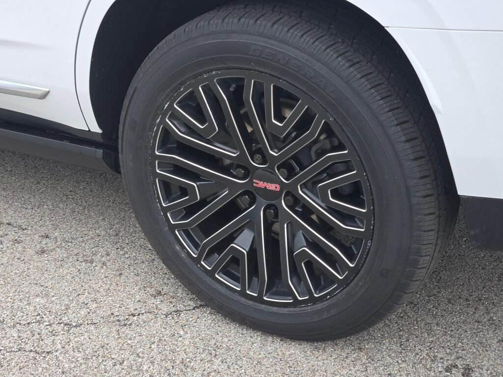 Used 2021 GMC Yukon Denali w/ Denali Ultimate Package AWD/4WD image 18