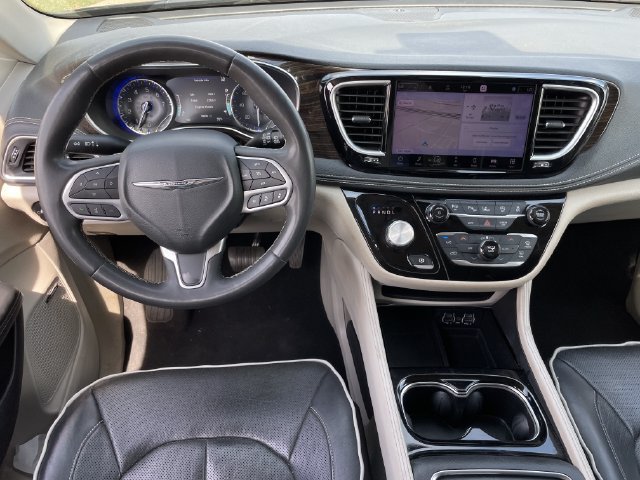 Used 2022 Chrysler Pacifica Limited FWD image 11