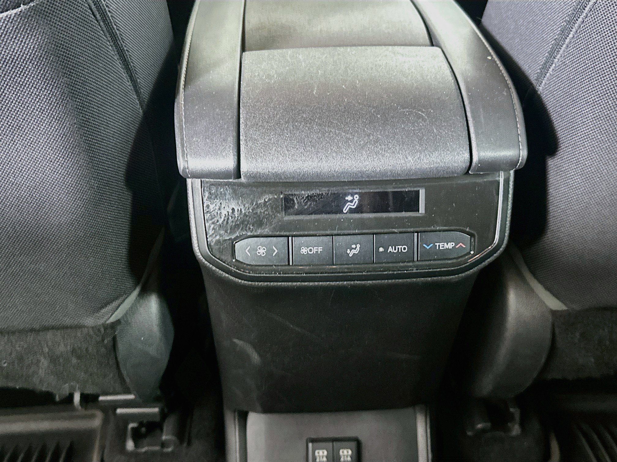 Used 2021 Toyota Highlander LE AWD/4WD image 26