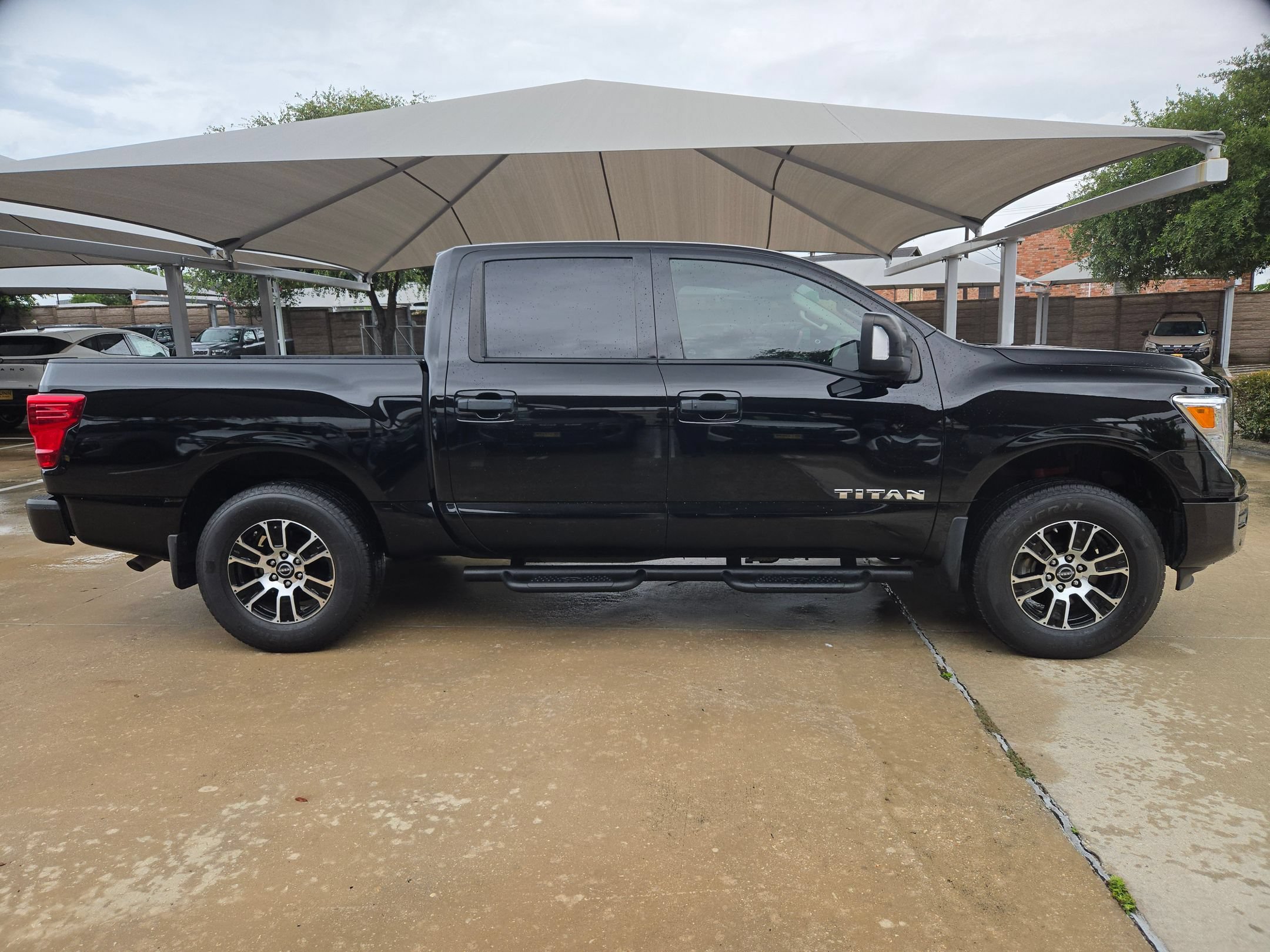 Used 2024 Nissan Titan SV w/ SV Convenience Package RWD image 2