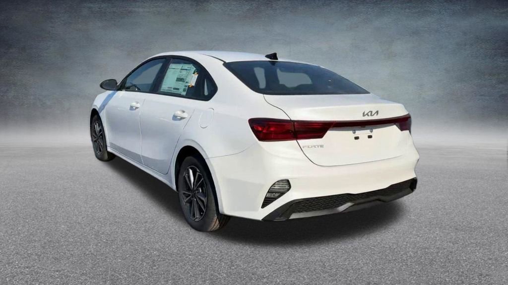 Used 2024 Kia Forte LXS w/ LXS Technology Package FWD image 17