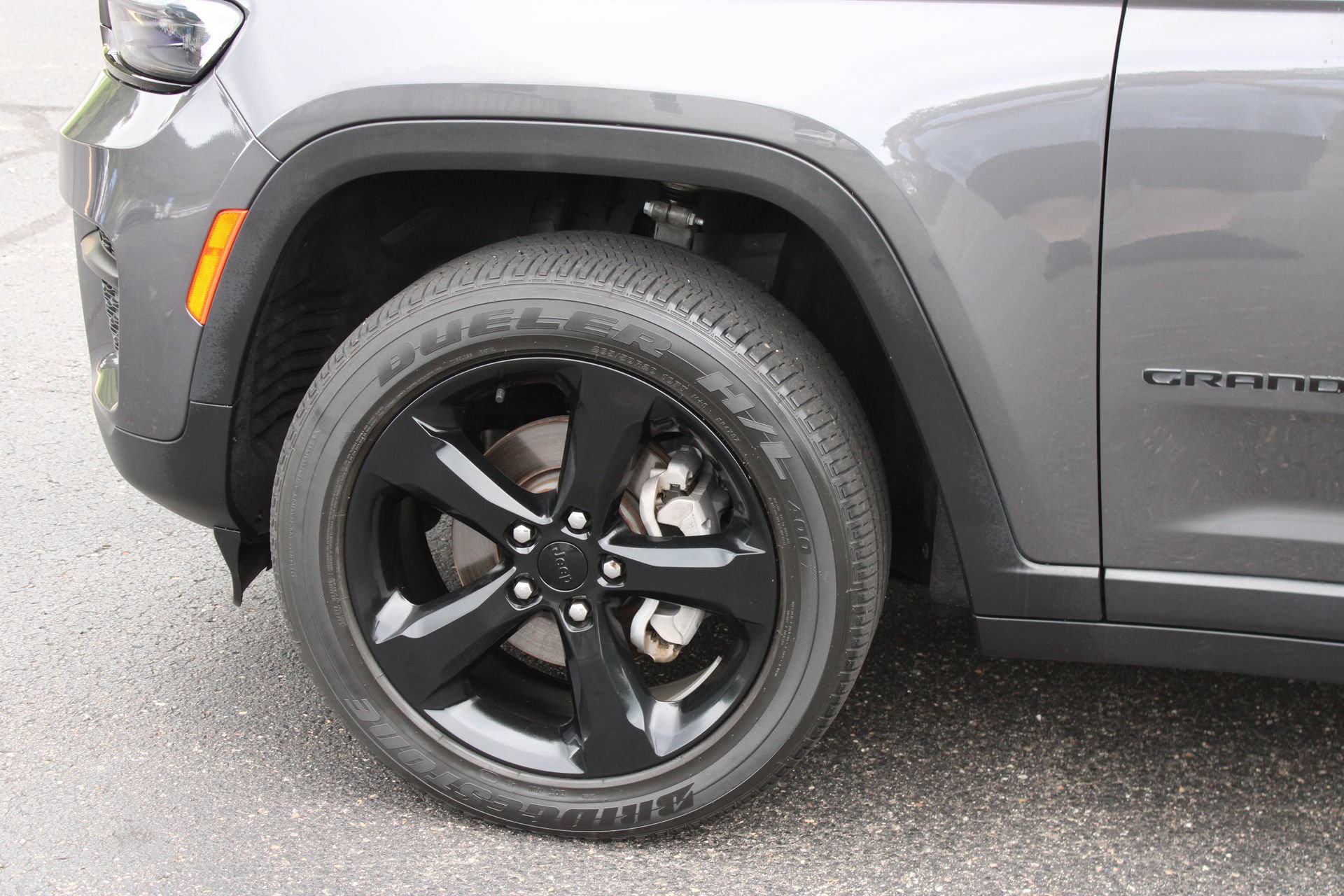 Used 2023 Jeep Grand Cherokee Altitude AWD/4WD image 11