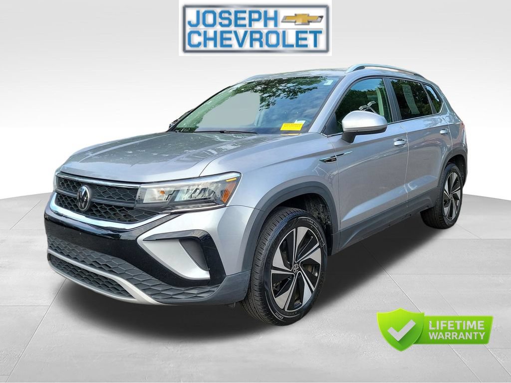 Used 2024 Volkswagen Taos SE AWD/4WD image 2