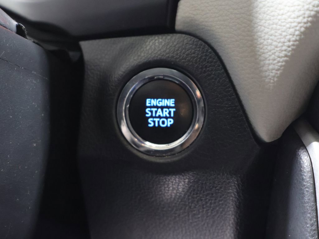 Used 2021 Toyota RAV4 XLE w/ Carpet Mat Package (TMS) AWD/4WD image 24