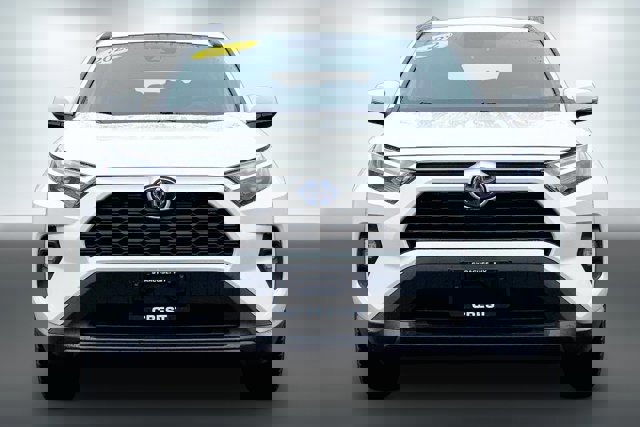 Used 2022 Toyota RAV4 XLE Premium image 2