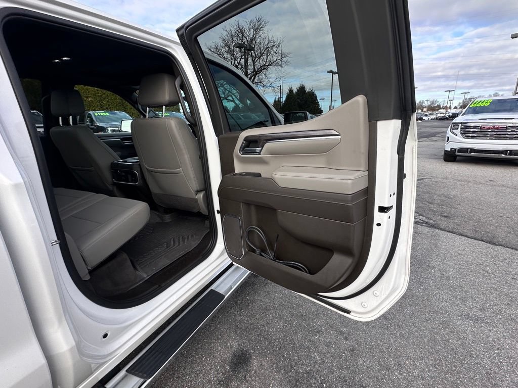 Used 2022 Chevrolet Silverado 1500 LTZ w/ LTZ Premium Package image 15