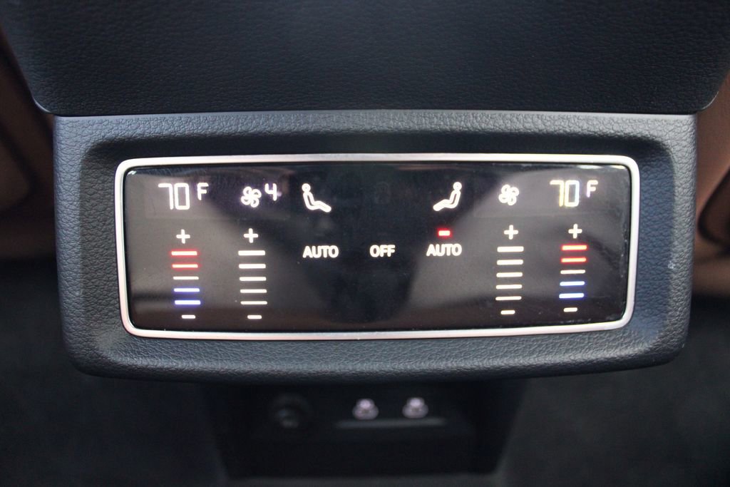 Used 2022 Audi e-tron Premium w/ Towing Package image 28