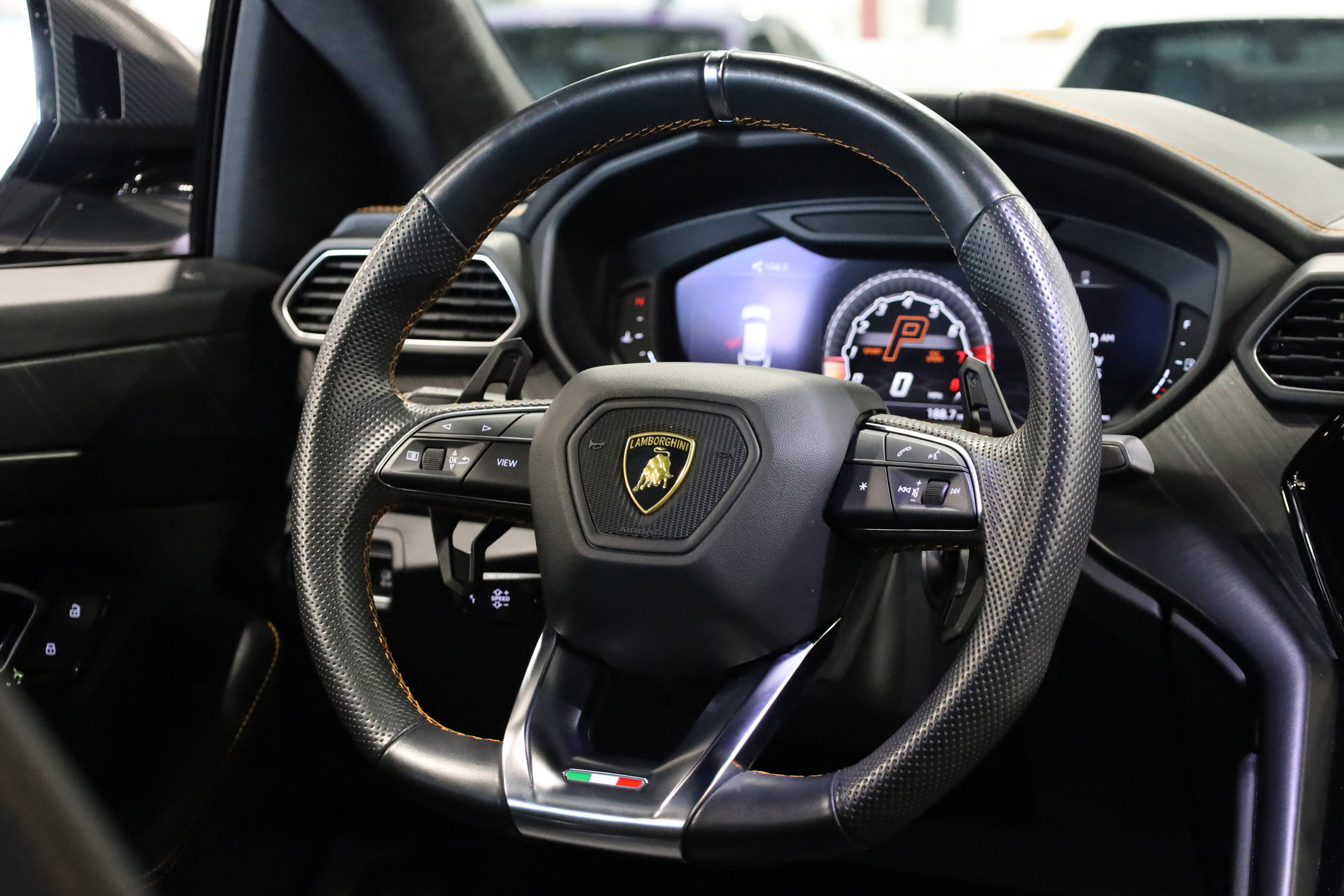 Used 2021 Lamborghini Urus image 25