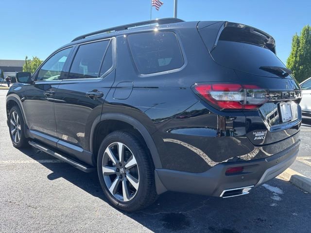 Used 2025 Honda Pilot Touring image 11